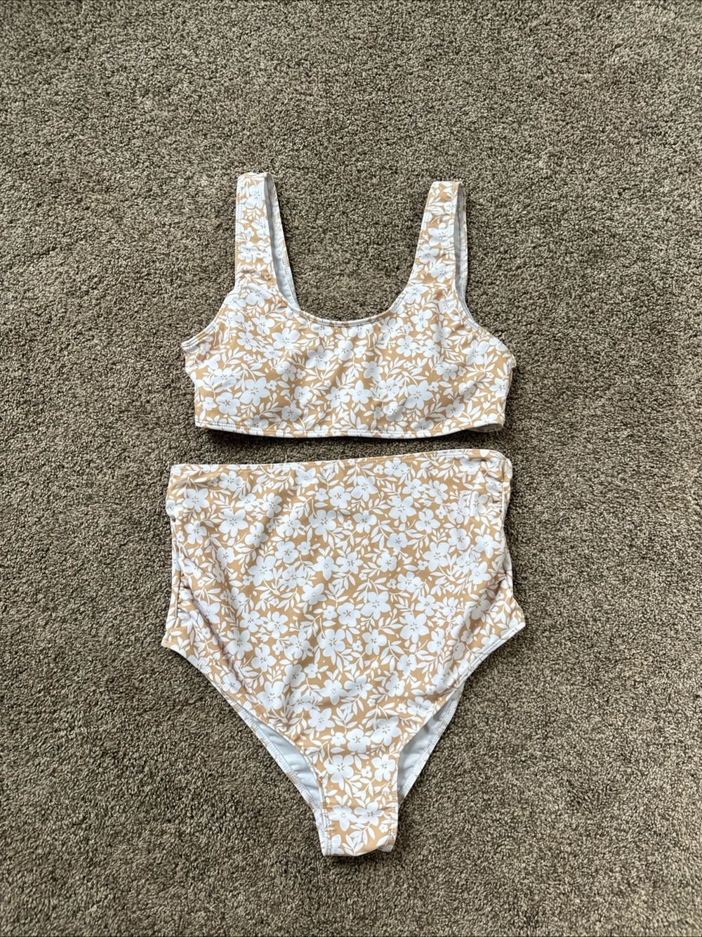 Women’s small but can fit a medium as well two piece swimsuit EUC